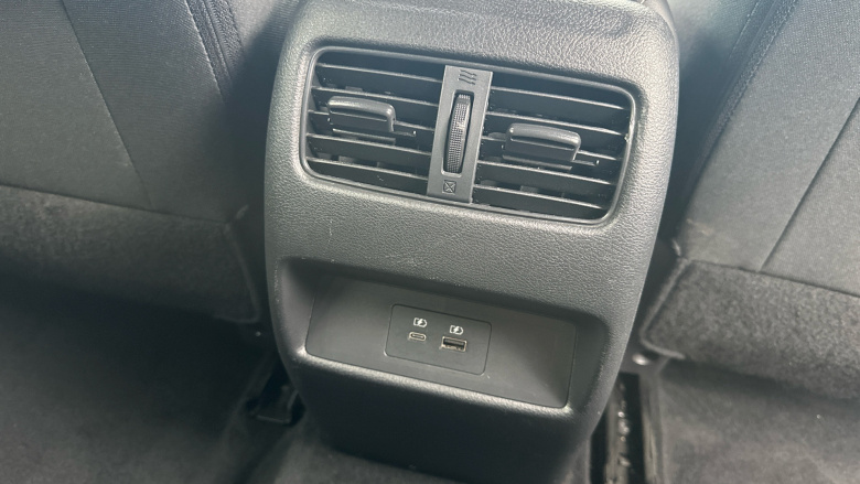 Nissan Qashqai 1.3 DiG-T MH N-Connecta 5dr Petrol Hatchback